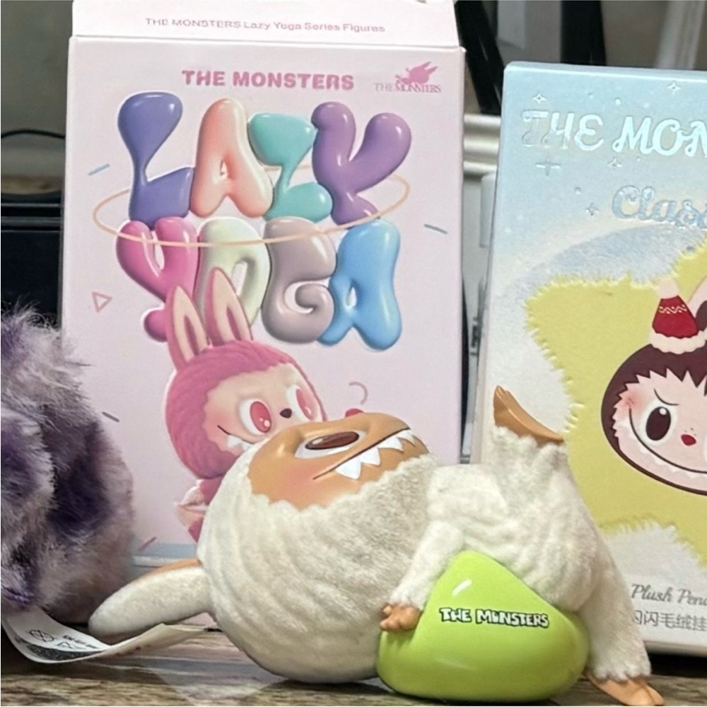 LABUBU Lazy Yoga